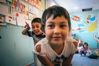 «Маленький Советский Союз»: как помогают детям мигрантов выжить в Сибири