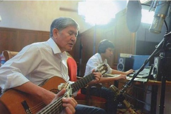 Опубликовано 11 неизвестных фотографий Атамбаева