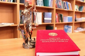 «Стратегически правильное решение». Атамбаев одобрил поправки в Конституцию