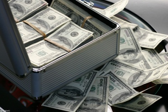 Власти Туркмении пытаются препятствовать вывозу валюты за рубеж