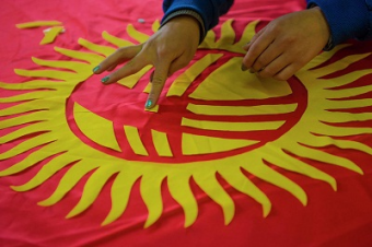 Кыргыстан: Геи, долги и сильный премьер — обо всем, что хотят изменить в Конституции