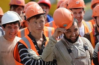 Эксперты: мигранты из Таджикистана и Узбекистана вновь полюбили Россию