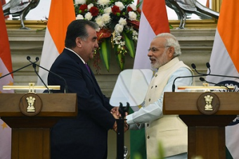 Визовый режим и обмен фининформацией: о чем договорились Рахмон и Моди