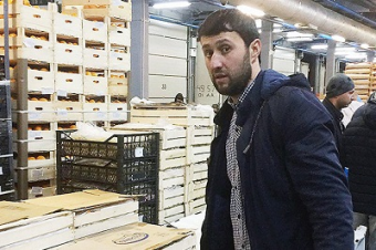 Узбекистанец, подаривший больным детям фрукты, покорил Интернет