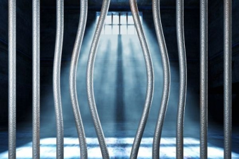 Киргизские милиционеры силой освободили задержанного коллегу из прокуратуры