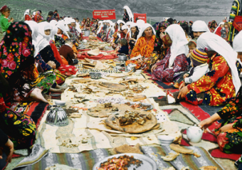 Таджикистанцы оштрафованы на 17 млн рублей за слишком пышные праздники