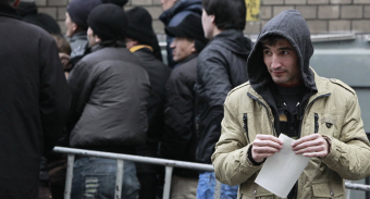 Переселенцы массово атакуют филиал МВД России в Душанбе