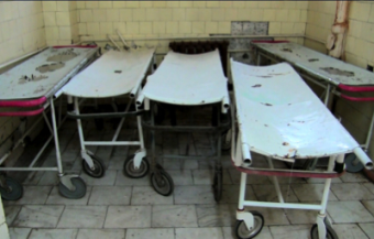 ВИДЕО: В Кыргызстане сравнили условия работы депутатов и сотрудников морга