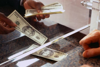 Почему в Кыргызстан стали больше присылать денег и укрепился сом? Итоги 2016 года