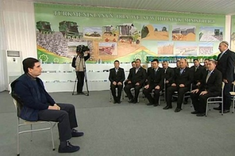 Президентские выборы в Туркмении: восьмеро (не) против одного