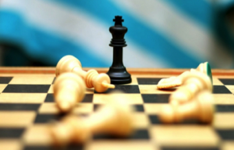 Атамбаев смахивает фигуры со стола: политики начали войну компроматов  