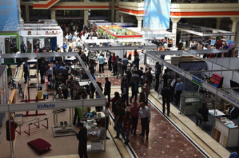 Узбекская выставка в Душанбе: товаров не хватает на всех желающих