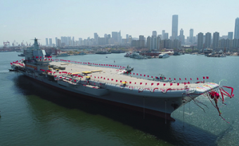 Китай спустил на воду первый авианосец собственной постройки 