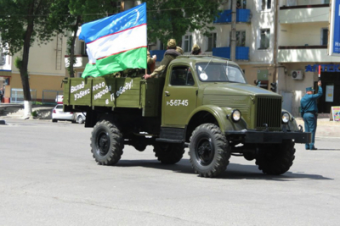 Солдаты времен Второй мировой войны исполняли песни военных лет на улицах Ташкента (видео)