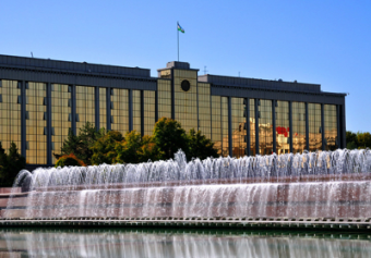 Президент Узбекистана сократил число вице-премьеров