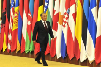 Казахстану придется определиться, с кем дружить