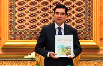 Вместо кино и сериалов: по туркменскому ТВ теперь читают вслух книги президента