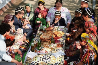 Власти все глубже вторгаются в частную жизнь таджикистанцев