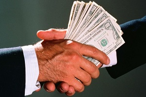 20 процентов казахстанцев давали взятки - опрос