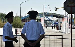 Казахстан не пустил через границу более 100 тонн киргизской продукции