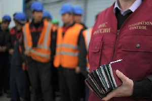 Минтруда России предлагает на 20% сократить квоту для трудовых мигрантов