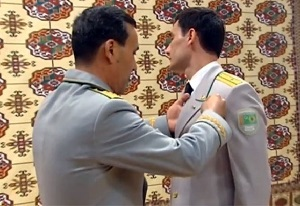 Сына президента Бердымухамедова наградили медалью имени его деда