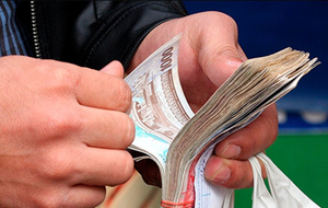 Власти Туркмении обещают повысить зарплаты и пенсии на 10% 