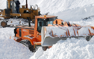 Япония передала спасателям Таджикистана технику на $800 тысяч