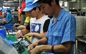 Экономика Китая ускорилась впервые за семь лет