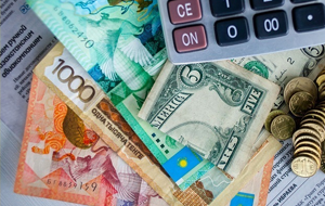 В Казахстане курс тенге будут корректировать под олигархов