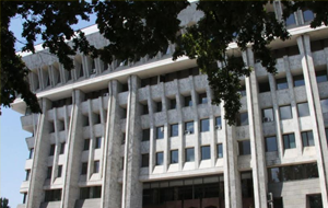 В парламенте Кыргызстана пропали 30 тысяч долларов