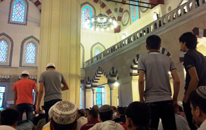 В Туркменистане верующих допрашивают и заставляют сбрить бороду