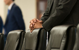 В Казахстане госслужащим запрещено открыто показывать свои религиозные убеждения