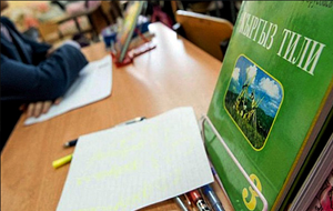 В Кыргызстане чиновников обязали подтвердить знание кыргызского языка