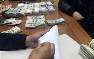 В Киргизии при получении крупной взятки задержали главу управления Генпрокуратуры