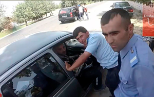 В Таджикистане уволили гаишников за вымогательство у румынских туристов