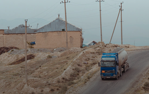 Лексусы тут не ценились, мы ездили на Хаммерах — история кыргызстанского села