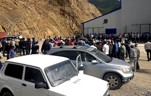 Жители двух киргизских сел обвинили китайских добытчиков в нанесении вреда экологии