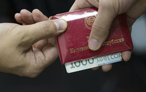 Коррупционные скандалы могут развалить крупнейшую партию Кыргызстана