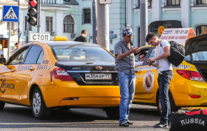 Шашечки наголо. Почему рабский труд в такси так привлекает мигрантов