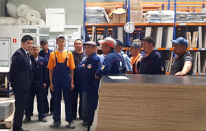 Посольство Киргизии в России помогло 35 мигрантам вернуть изъятые работодателем паспорта