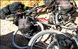 Кровь на дороге. В Таджикистане впервые атаковали иностранных туристов