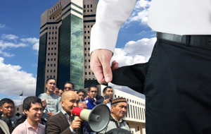 Правительство РК в кризисе. Следует ли ожидать массовых протестов и досрочных выборов?