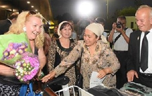 Счастье, улыбки и теплые объятия: Таджикистан встретил учителей из России