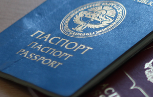 Жизнь в вынужденной миграции. Почему все больше кыргызстанцев отказываются от своего гражданства