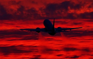 Замминистра труда Киргизии уволили за дебош в самолете