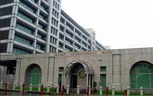 АБР ухудшил прогноз по росту ВВП в Узбекистане и Кыргызстане