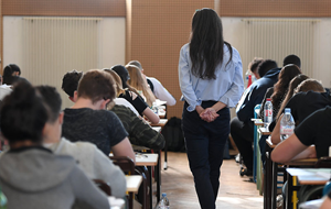 Кыргызстанцы могут получать стипендию в $ 1000. Почему выгодно учиться в РФ