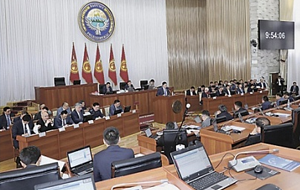 В Киргизии боятся возвращения в политику Алмазбека Атамбаева