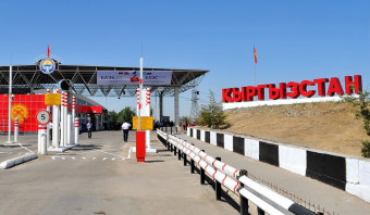 Политолог: Казахстан не хочет решить проблему контрабанды, ему выгоднее спорить и обвинять